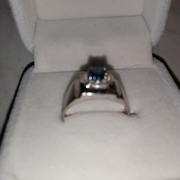 Beautiful and unique teal sapphire ring - Picture 4 of 4